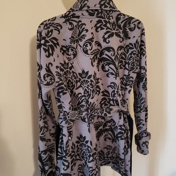 Ladies coat - Picture 2 of 4